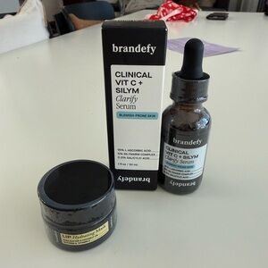 Clinical Vit C + Silymarin Clarify Serum - White & Black